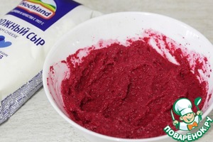 Куриный шницель на свекольном креме