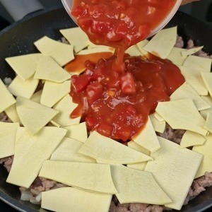 Ленивая лазанья с острым соусом