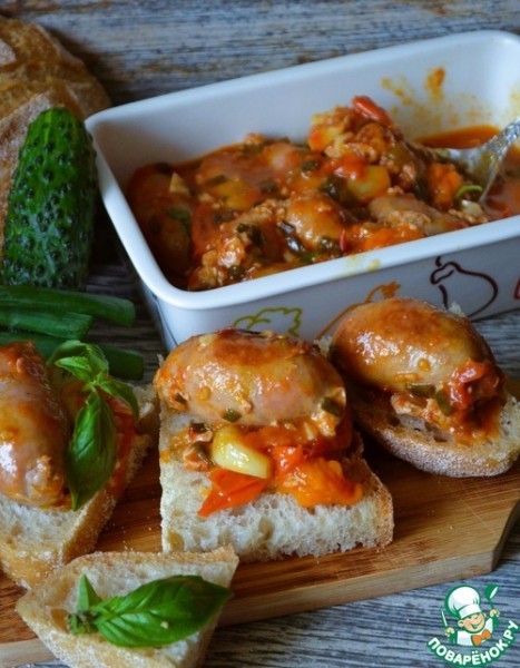 Мини-купаты с томатами и чесноком