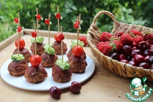 Мясные шарики из индейки с капустой