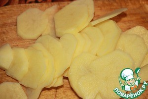 Мусс из лосося с крабовыми палочками на ложе из картофельного гратена