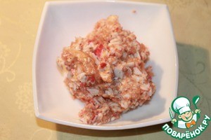 Мусс из лосося с крабовыми палочками на ложе из картофельного гратена