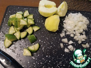 Нежный салат с огурцом, яблоком