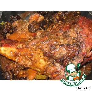 Печеная баранина с черносливом