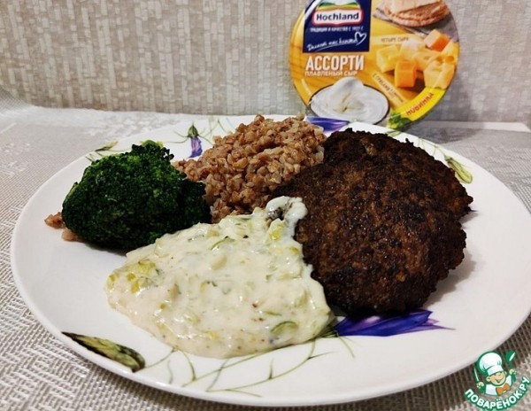 Печеночные котлеты с соусом 3 сыра Печеночные котлеты с соусом 3 сыра