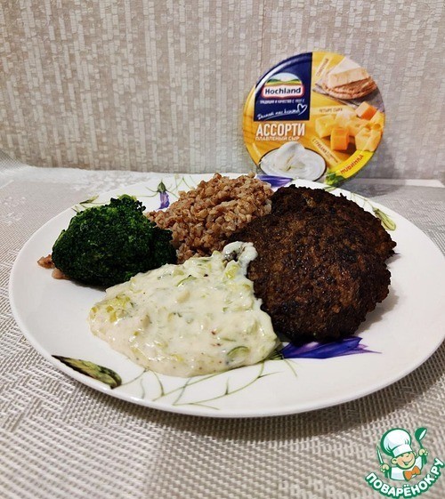 Печеночные котлеты с соусом 3 сыра Печеночные котлеты с соусом 3 сыра