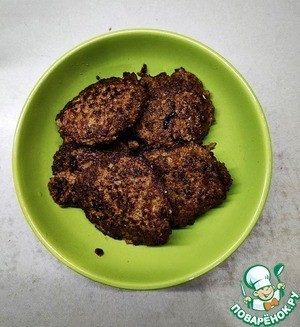 Печеночные котлеты с соусом 3 сыра Печеночные котлеты с соусом 3 сыра