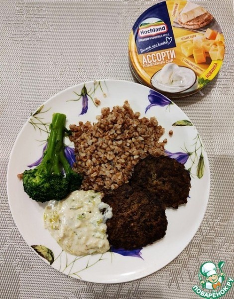 Печеночные котлеты с соусом 3 сыра Печеночные котлеты с соусом 3 сыра