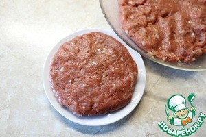 Плескавица из индейки с острым соусом