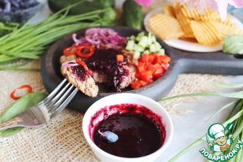 Плескавица из индейки с острым соусом