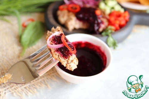 Плескавица из индейки с острым соусом