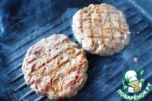 Плескавица из индейки с острым соусом