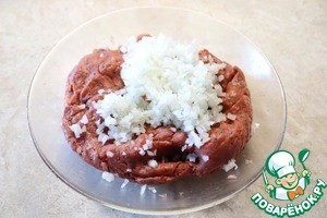 Плескавица из индейки с острым соусом