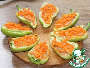 Половинки перца, запечённые с начинкой Половинки перца, запечённые с начинкой