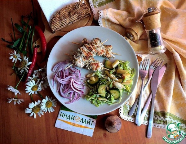 Пряная индейка с оливками и салатом Пряная индейка с оливками и салатом
