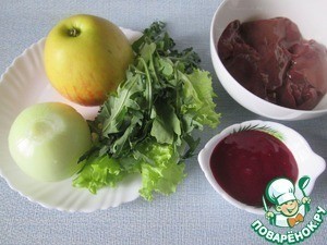 Салат с куриной печенью под брусничным соусом Салат с куриной печенью под брусничным соусом
