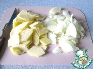 Салат с куриной печенью под брусничным соусом Салат с куриной печенью под брусничным соусом