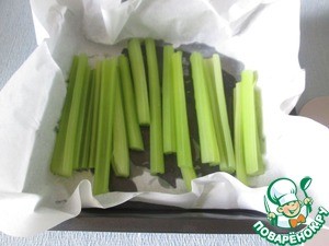 Сельдерей, запеченный с помидорами и беконом Сельдерей, запеченный с помидорами и беконом