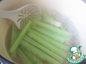 Сельдерей, запеченный с помидорами и беконом Сельдерей, запеченный с помидорами и беконом