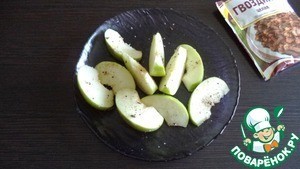 Шашлычки из индейки с яблоками