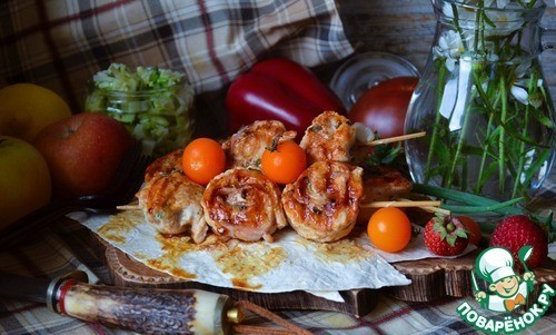 Шашлыки-рулеты из индейки с беконом Шашлыки-рулеты из индейки с беконом