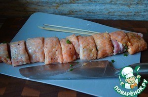 Шашлыки-рулеты из индейки с беконом Шашлыки-рулеты из индейки с беконом