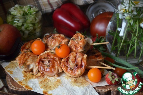 Шашлыки-рулеты из индейки с беконом Шашлыки-рулеты из индейки с беконом