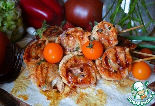 Шашлыки-рулеты из индейки с беконом Шашлыки-рулеты из индейки с беконом