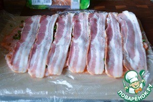 Шашлыки-рулеты из индейки с беконом Шашлыки-рулеты из индейки с беконом