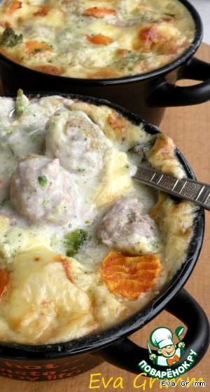 Сливочный гратен с фрикдельками и пармезаном Сливочный гратен с фрикдельками и пармезаном
