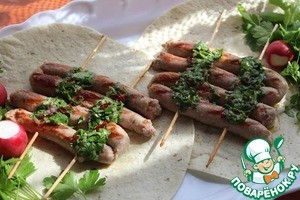 Сосиски-гриль с соусом чимичурри