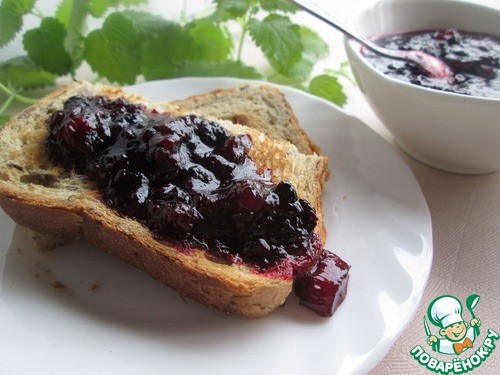 Соус с черникой и ревенем Соус с черникой и ревенем