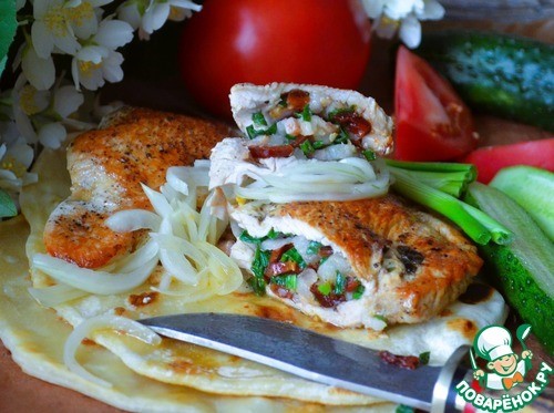 Стейк индейки с беконом и зеленью