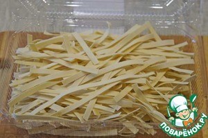 Суп-лапша с маринованным луком