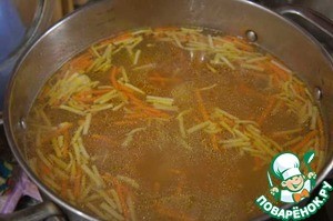 Суп-лапша с маринованным луком