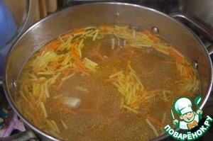 Суп-лапша с маринованным луком