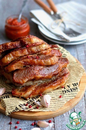 Свиная корейка с чесноком и пряностями Свиная корейка с чесноком и пряностями
