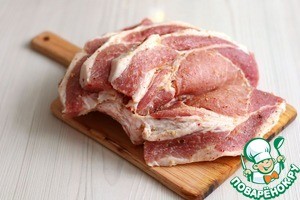 Свиная корейка с чесноком и пряностями Свиная корейка с чесноком и пряностями