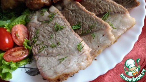 Свиная лопатка, запеченная с чесноком Свиная лопатка, запеченная с чесноком