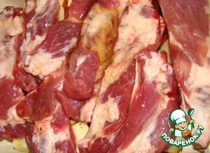 Свиные ребрышки, запеченные в яблоках Свиные ребрышки, запеченные в яблоках