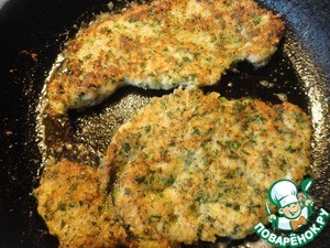 Сырная панировка с зеленью и блюда с ней