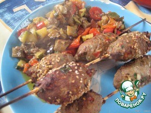 Турецкие котлеты "Кефте" с овощным гарниром