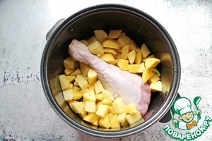 Тушеная голень индейки в соусе Тушеная голень индейки в соусе