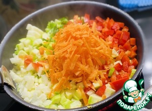 Тушеная пекинская капуста с овощами