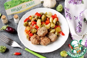 Тушеные овощи с фрикадельками