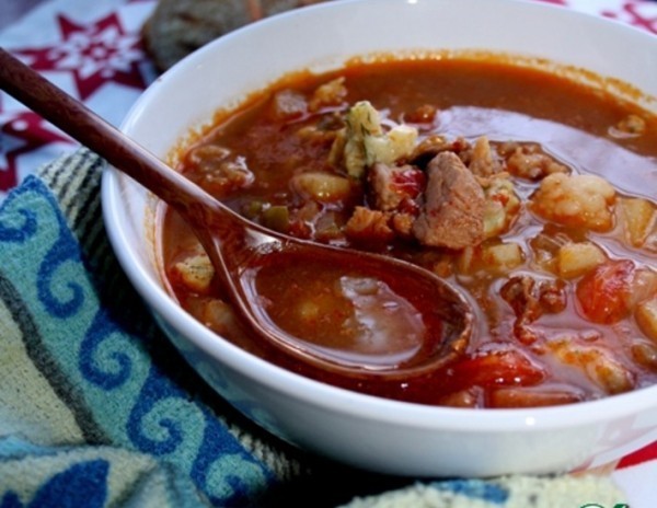 Венгерский гуляш с чесночными чипетками Венгерский гуляш с чесночными чипетками