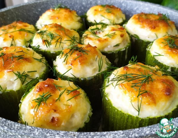 Запеченные кабачки с куриным фаршем
