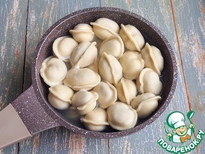 Запеченные пельмени в сырно-сметанном соусе Запеченные пельмени в сырно-сметанном соусе