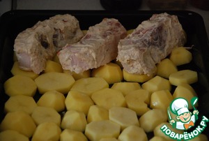 Запеченный картофель с сырными ребрышками