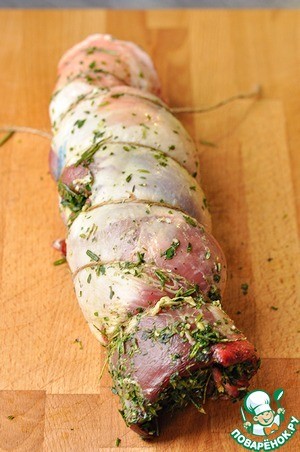Запеченный рулет из бараньей лопатки с ароматными травами Запеченный рулет из бараньей лопатки с ароматными травами